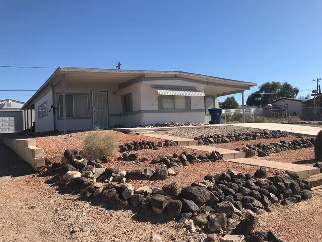 Foto del edificio - 1650 Arriba Dr