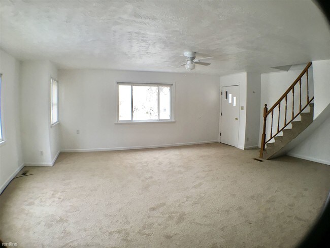 Foto del edificio - 635 E Broadway St