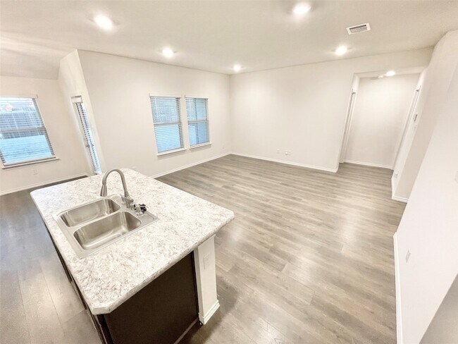 Foto del edificio - 1125 Silver Maple Ln