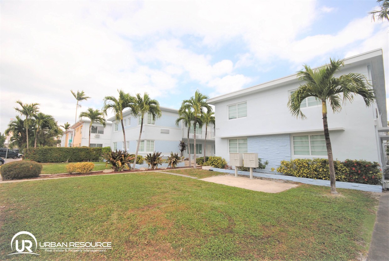 Primary Photo - Aqua Marina Apartments