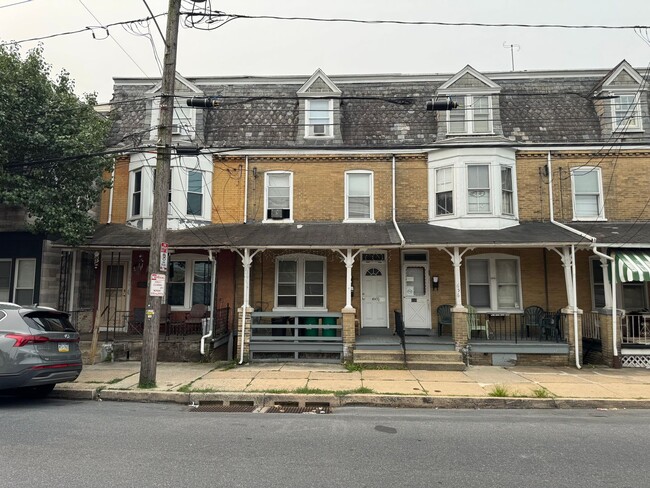 Building Photo - 654.5 Columbia Ave