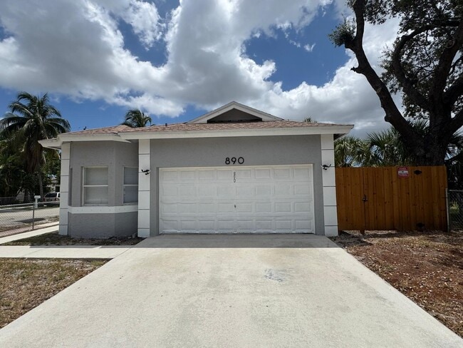 Foto del edificio - 890 NW 25th Ave