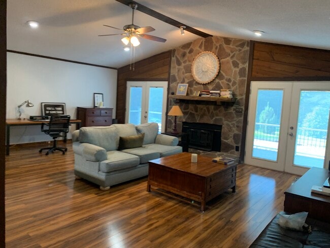 Building Photo - 807 Castalia Dr