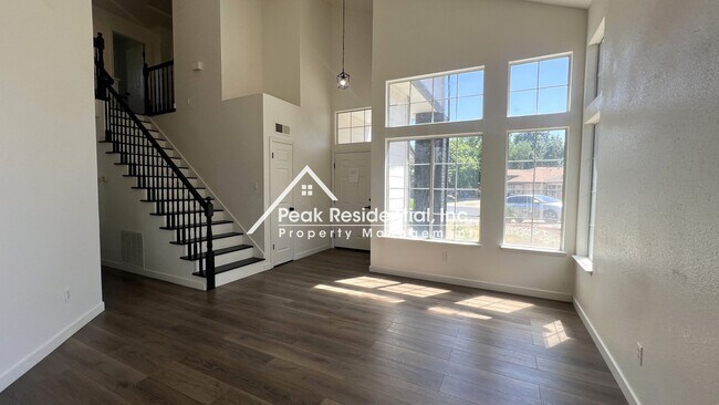 Building Photo - Wonderful 3bd/2.5ba Elk Grove Home with Ga...
