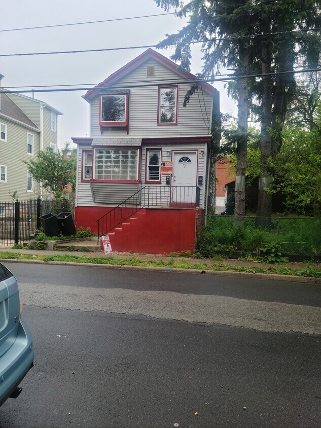 Primary Photo - 79 Washington Ave