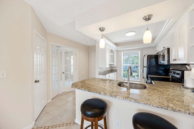 Building Photo - 1015 Mainsail Dr