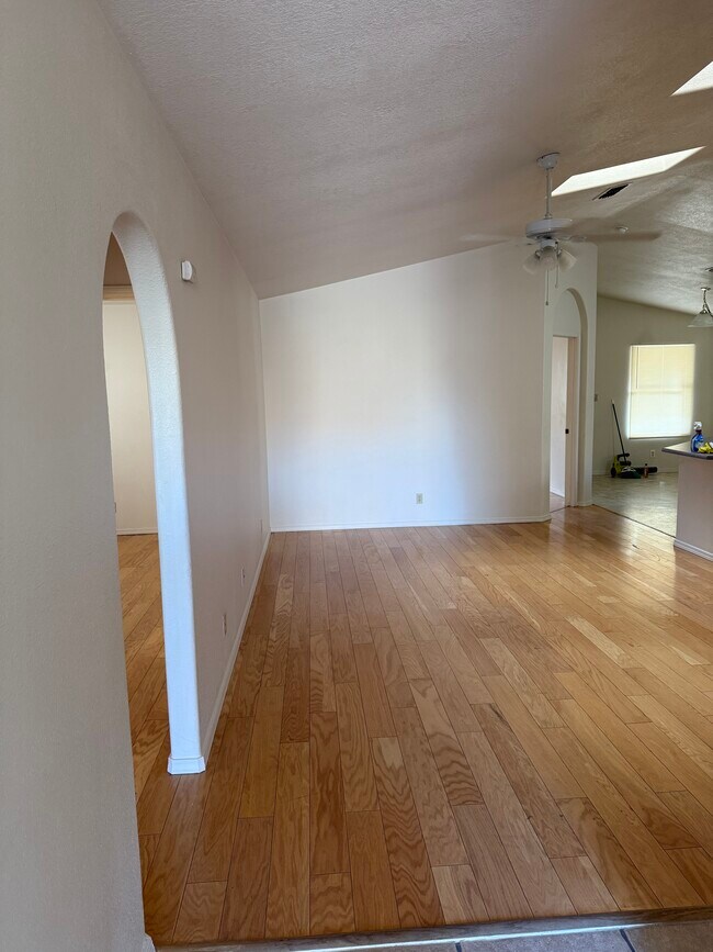 Foto del edificio - 6716 Butte Volcano Rd NW