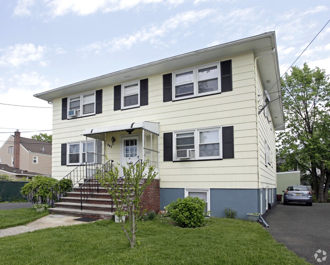 Building Photo - 945 Savitt Pl