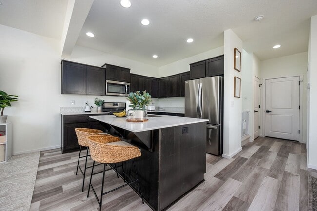 Foto del edificio - Freshly Updated 3Bed Home: Community Pool ...
