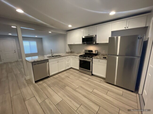 Foto del edificio - IMMEDIATE MOVE IN!