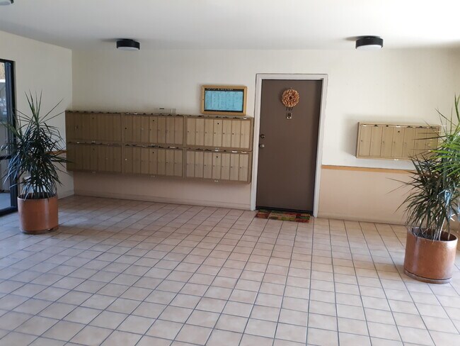 Building Photo - Clear Valley Apartments