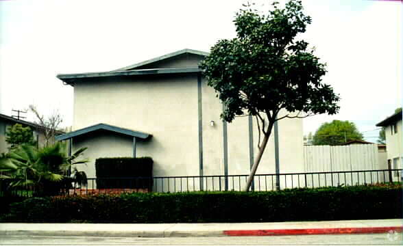 Building Photo - 4740 Bandera St