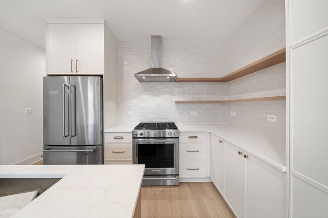 Building Photo - 1635 W 21st Pl