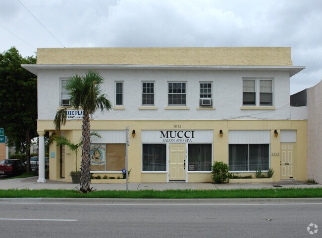 Building Photo - Lara Lena Apartments