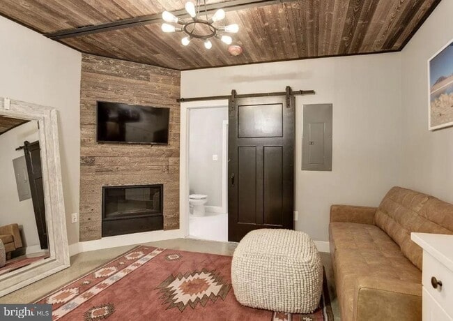 Building Photo - 12 W Montgomery St