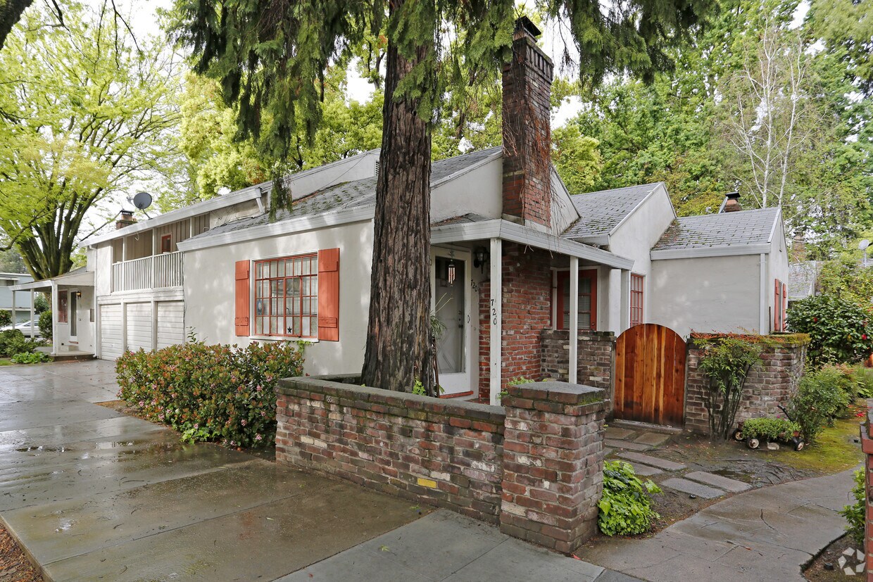 Building Photo - 1725 H St