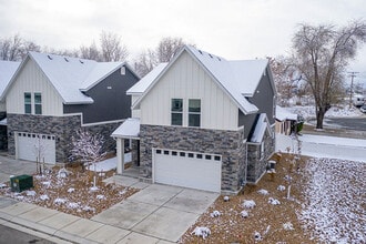 Building Photo - 712 E Zekes Ct