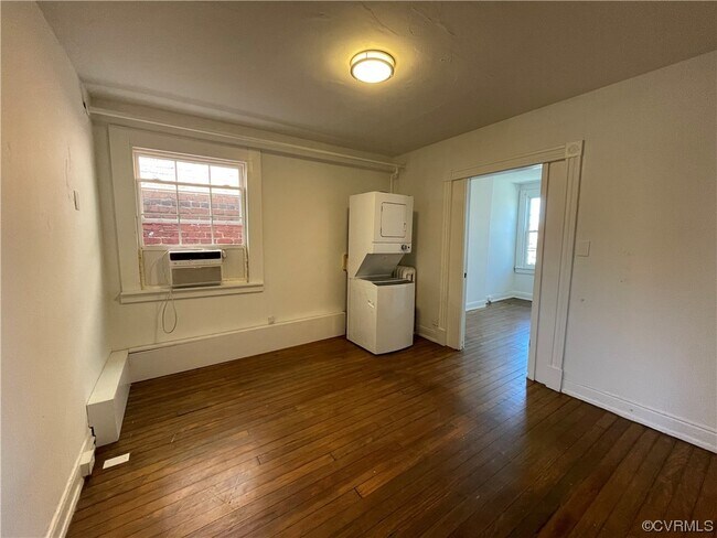 Building Photo - 3029 Ellwood Ave