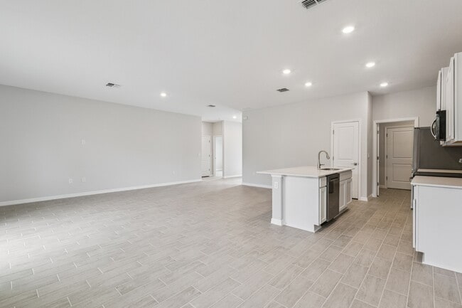 Building Photo - 393 Marion Oaks Golf Rd