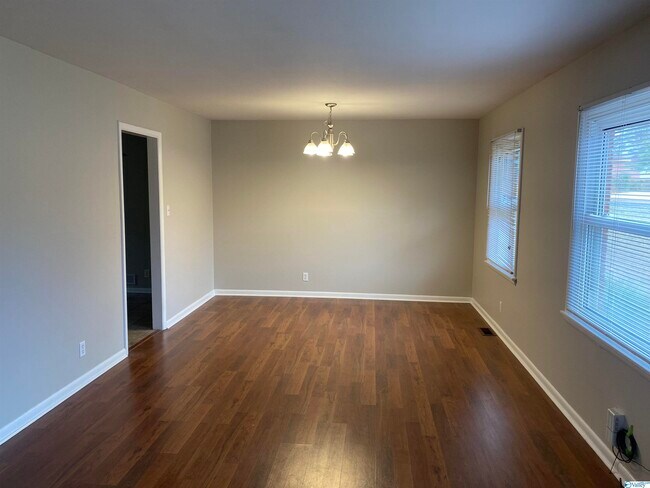 Building Photo - 1515 Clubview Dr NW