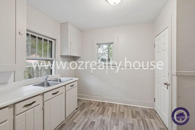 Building Photo - 1749 Berdan Ave