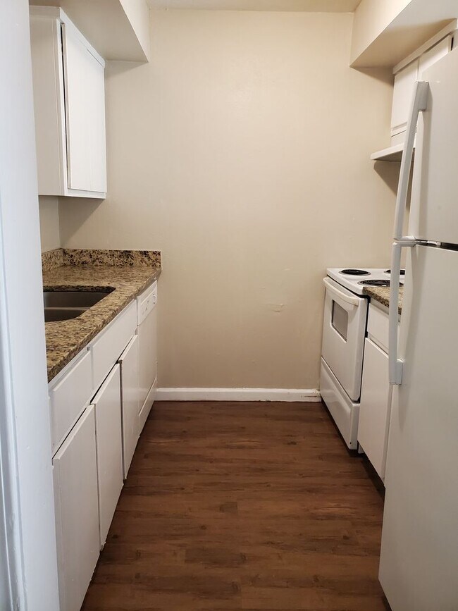 Foto del edificio - 2 Bed, 1 Bath Townhome-Style Fourplex