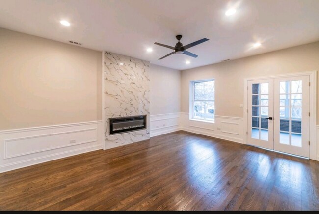 Foto del edificio - 5824 S Michigan Ave