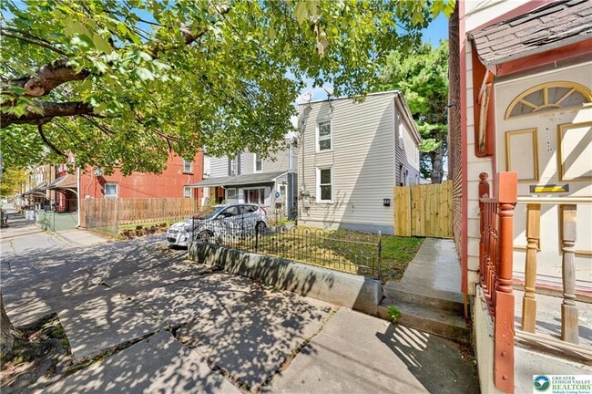 Building Photo - 525 N Ninth St