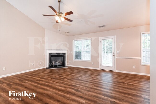 Building Photo - 4040 Creekside Ct