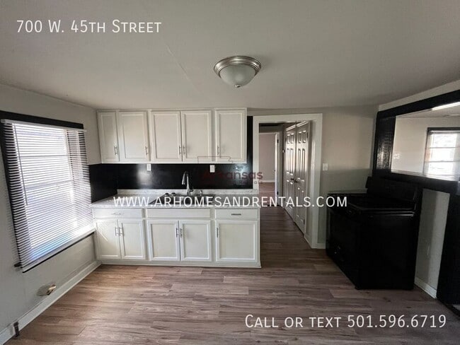 Foto del edificio - 700 W 45th St