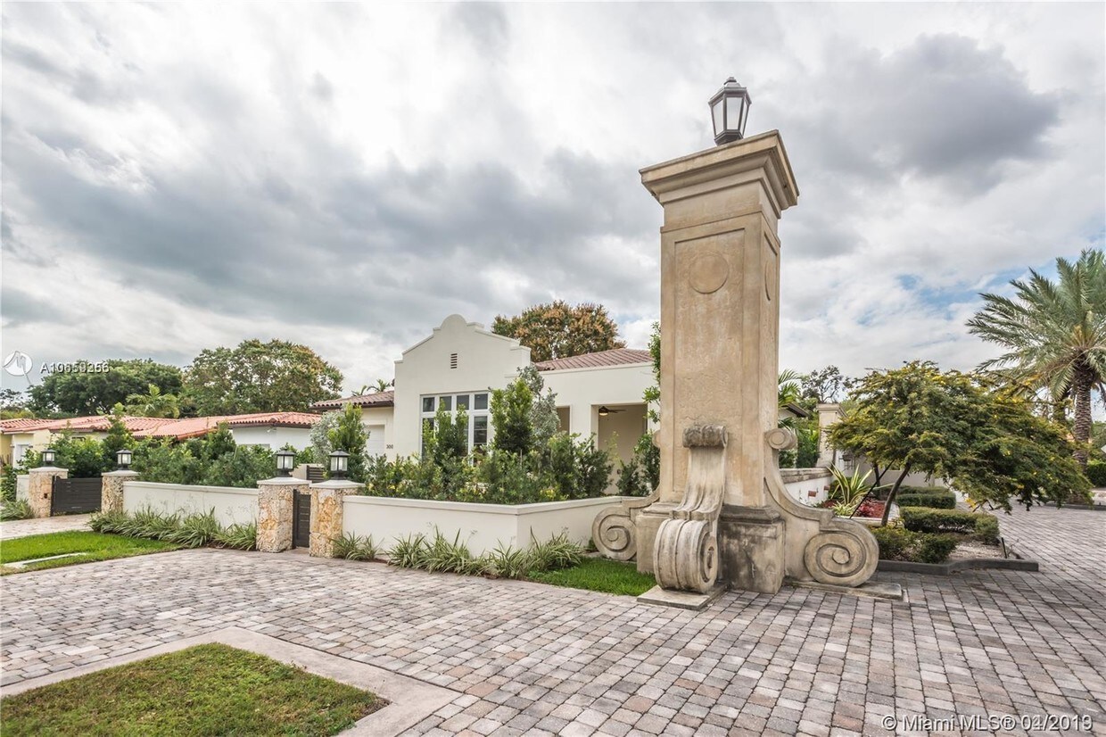 Foto principal - 3002 Coconut Grove Dr
