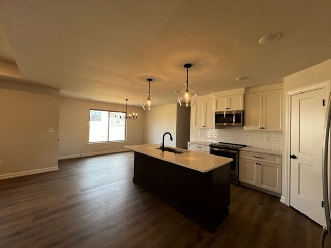 Foto del edificio - NEW HOME 3 Bedroom 2 Bath for Rent