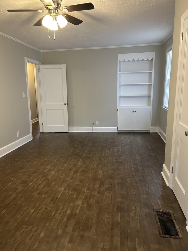 Building Photo - 2705 9th Ave