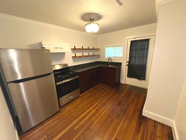 Foto del edificio - 118 Hawthorne Ave