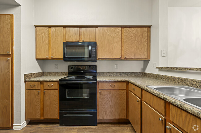 2BR, 2BA - 991 Sq. Ft. - Kitchen - Mansions of Mansfield