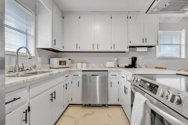 Photo - 1942 Darryl Dr Townhome