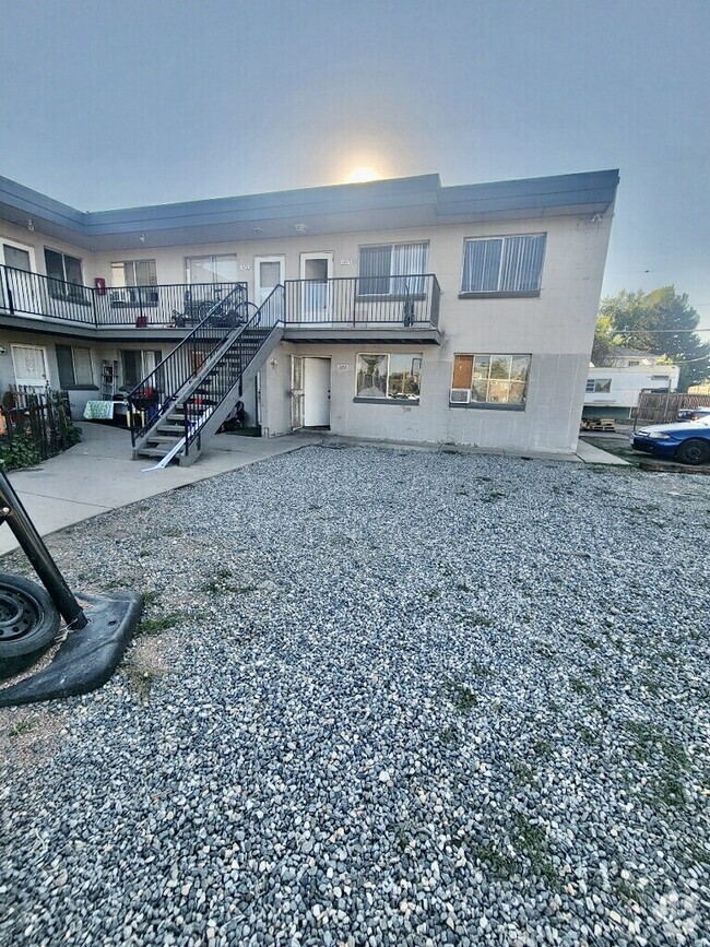 Building Photo - Highland Square Apartments