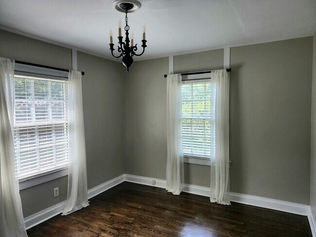 Foto del edificio - ****AVAILABLE NOW****