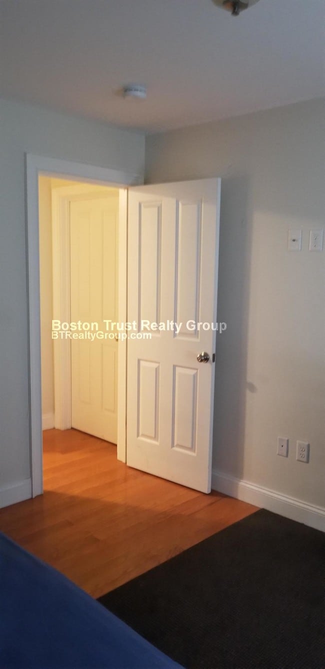 Building Photo - 6 Woodville Park