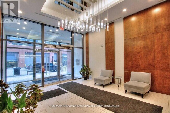 Photo du bâtiment - 2212 Lake Shore Blvd W