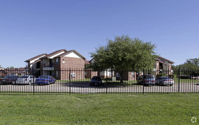 Foto del edificio - Waller Hillside Plaza