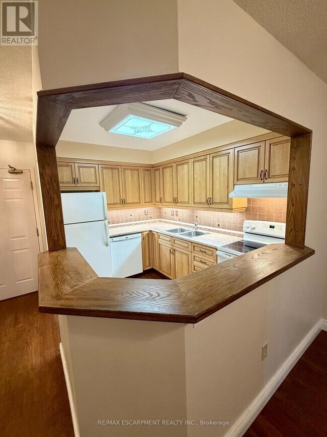 Photo du bâtiment - 1270 Maple Crossing Blvd