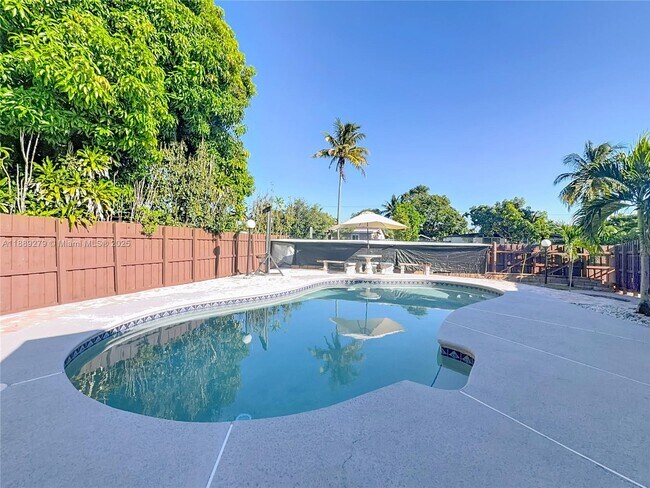 Building Photo - 4161 NE 15th Terrace