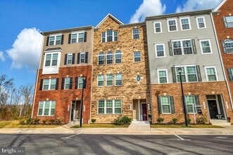 Building Photo - 7977 Independence Dr