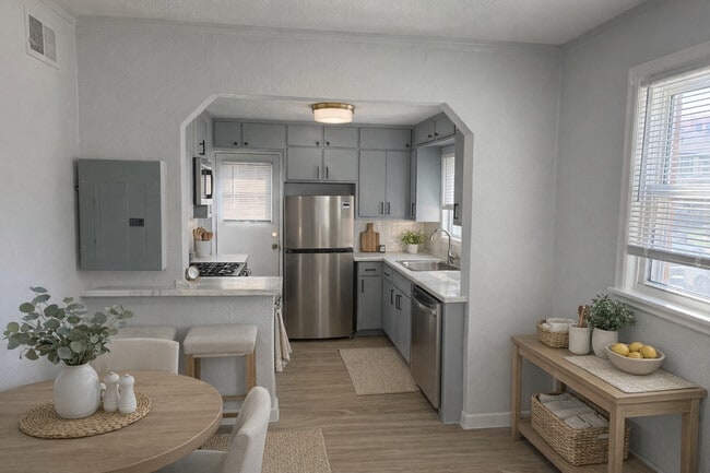 Building Photo - Rose Manor Apartments