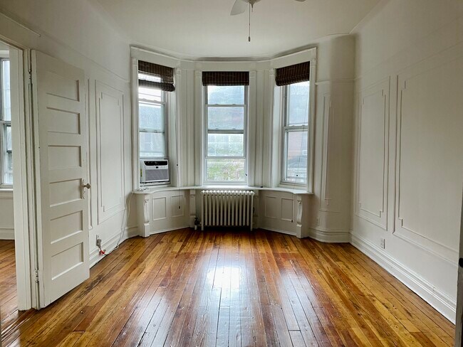 Building Photo - 141 E 35th St