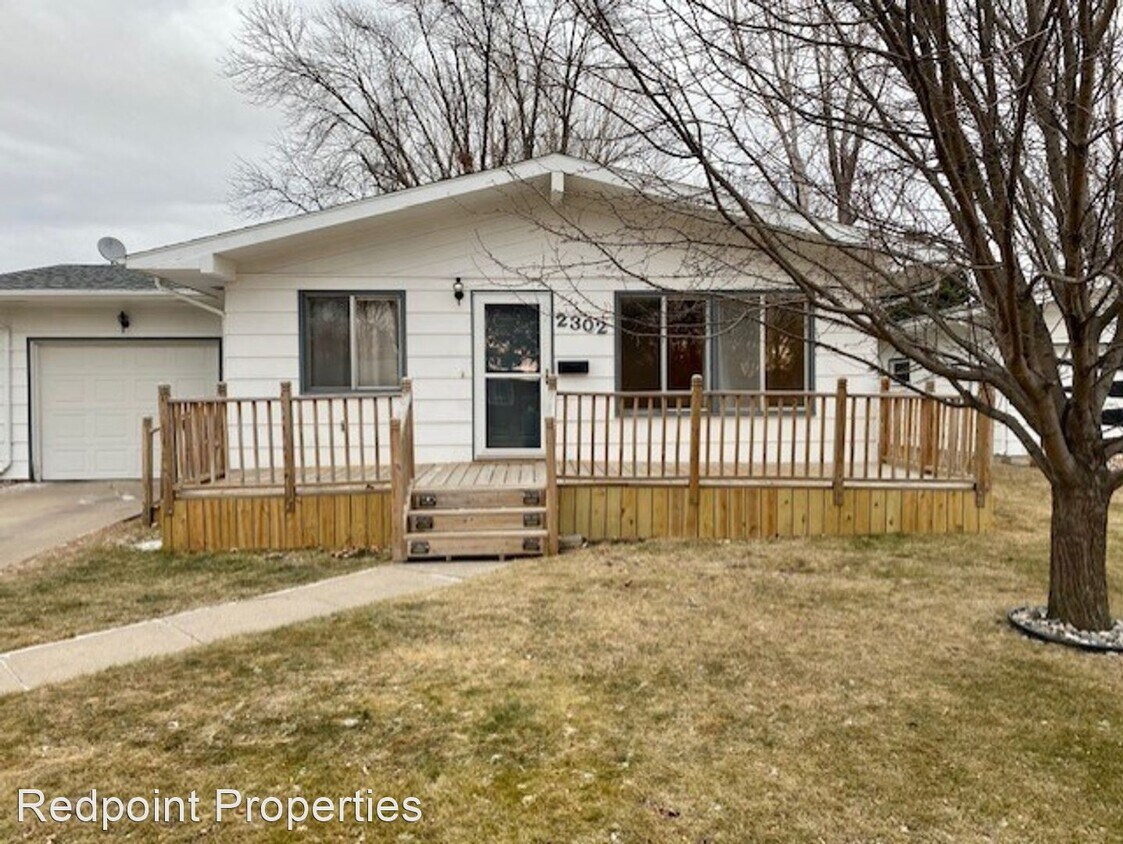 5 br, 2.5 bath House 2302 19th St S House Rental in Moorhead, MN