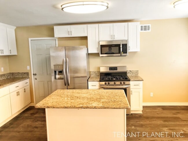 Building Photo - Single family home for rent 4bed/2bath!