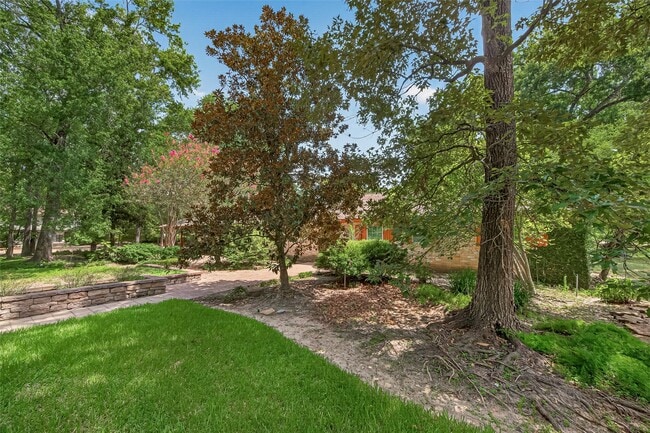 Building Photo - 19002 Mirror Lake Dr