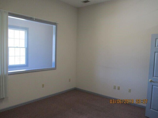 Foto del edificio - 501 Rochester Hwy